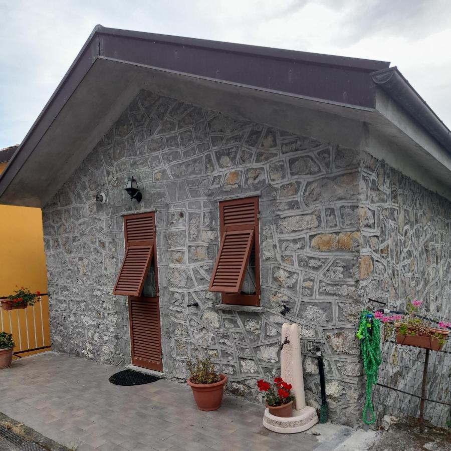 Вилла Agriturismo Merlotta Варезе-Лигуре Экстерьер фото